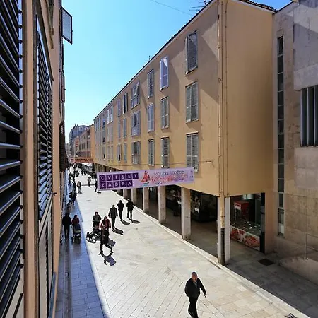 アパート Downtown ザダル